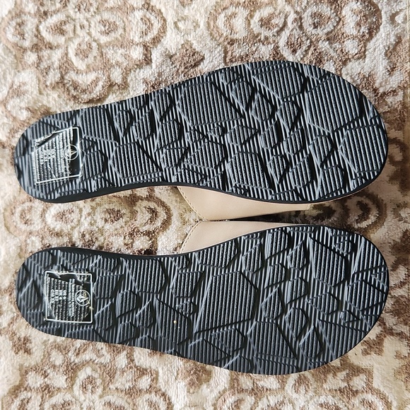 EUC Volcom Causal Slippers - Picture 3 of 6